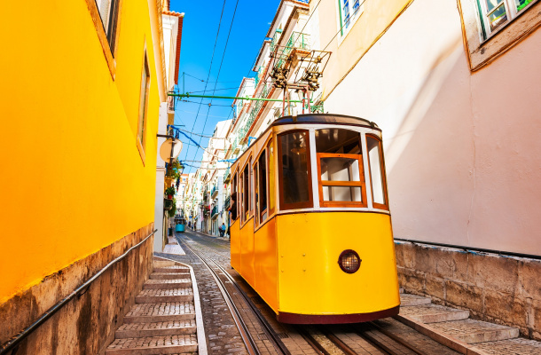 What’s the difference between vernacular and a funicular?